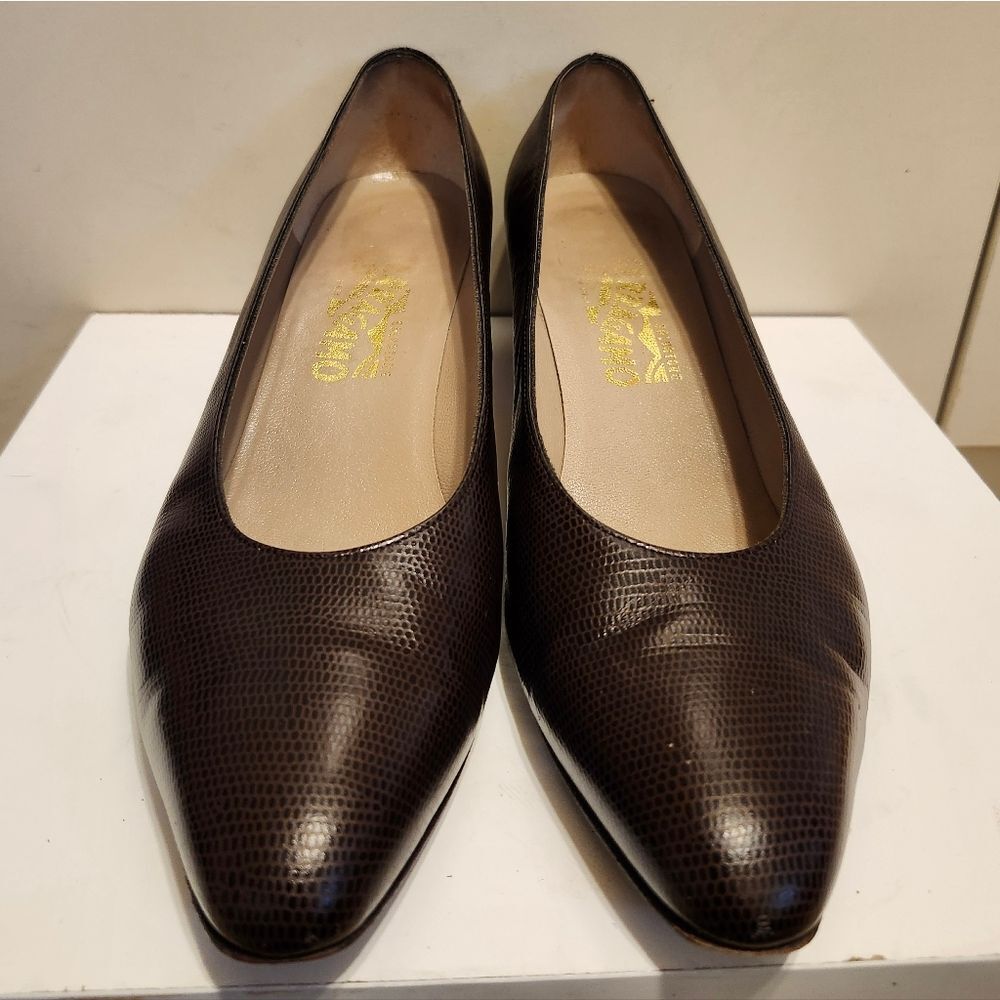 Salvatore Ferragamo Brown Florentine Leather Classic Pumps Sz. 9.5B Ret. $795 - Picture 7 of 12
